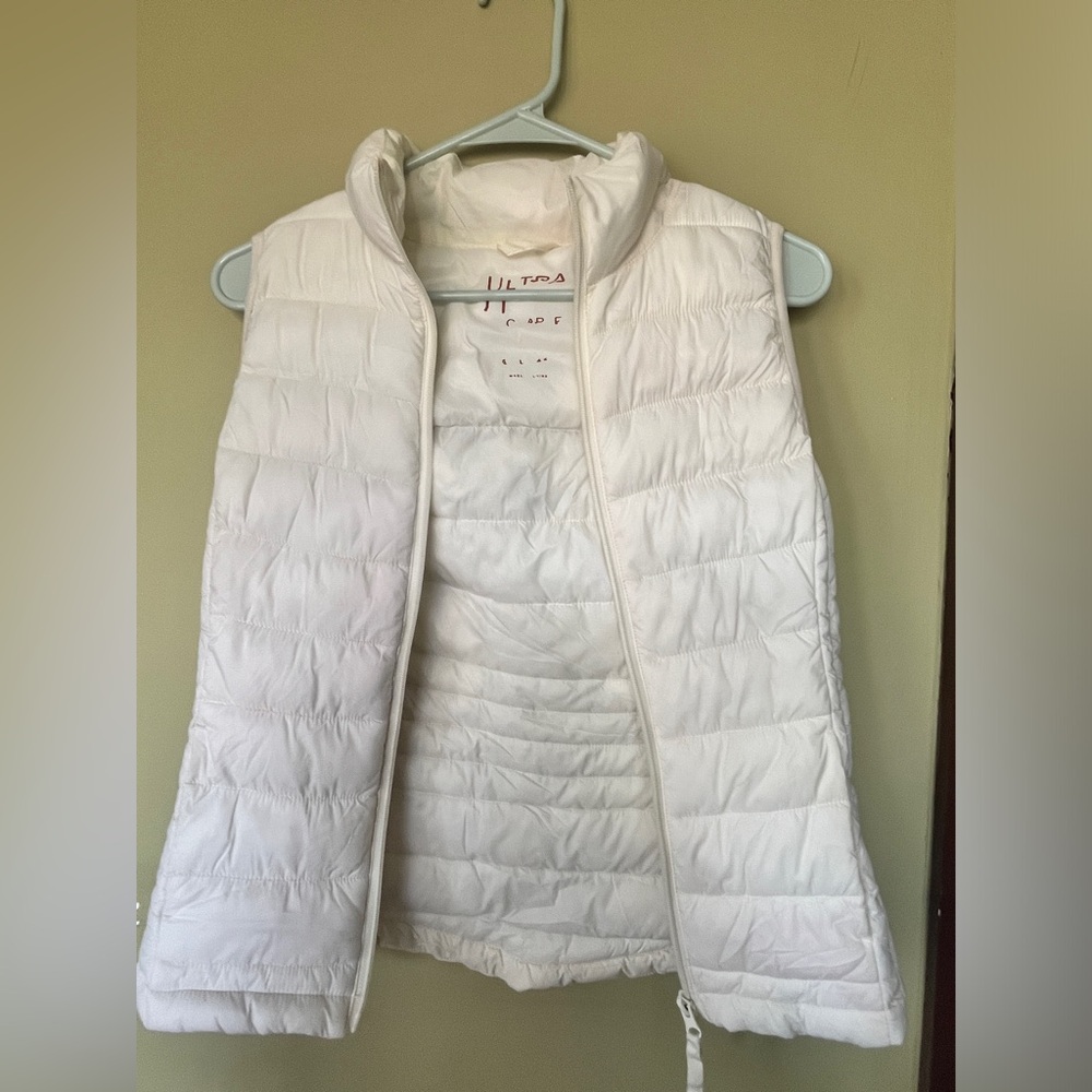Crème Puffer Vest